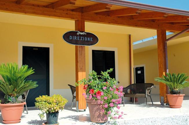 Residenza Marinella Aparthotel Zambrone Buitenkant foto