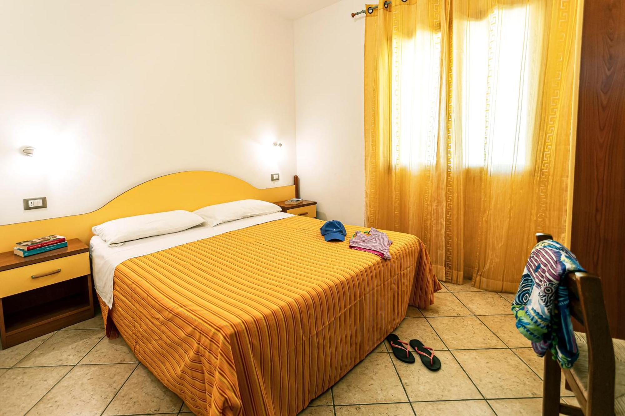 Residenza Marinella Aparthotel Zambrone Buitenkant foto